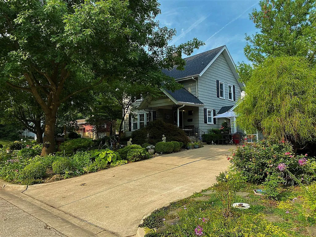 1202 W Healey St photo 1