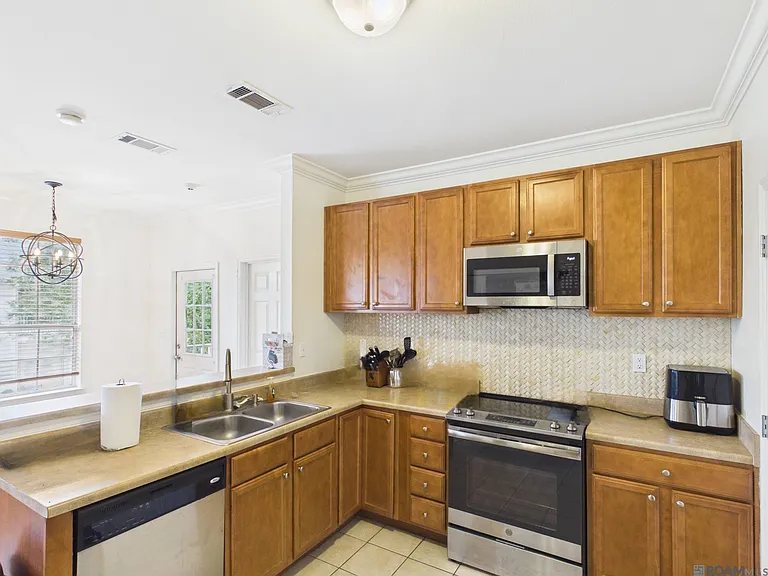 4441 Burbank Dr #601 — Photo 6