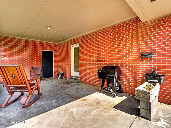 4th image of 1301 S Shivers St