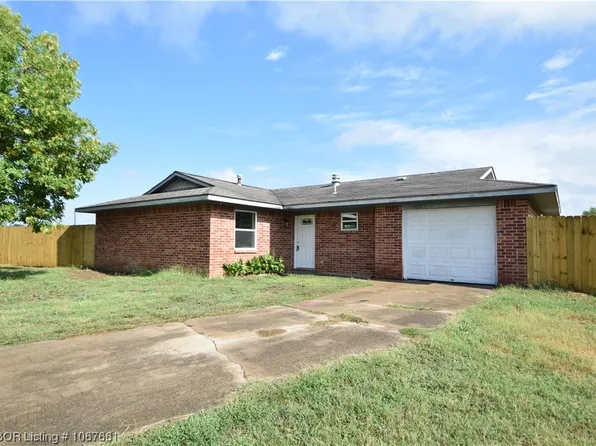 222 Summer Cir, Sallisaw, OK 74955