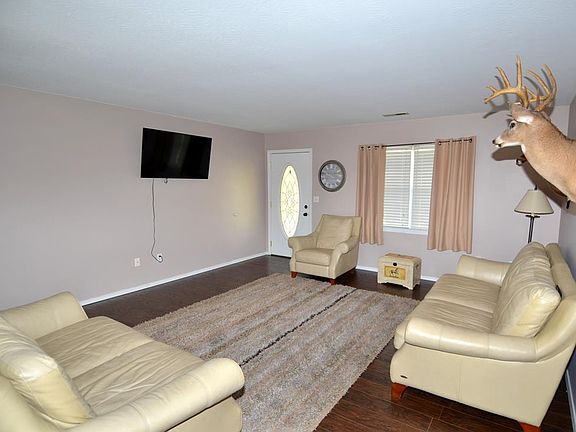 2nd image of 115 Waterford Ln