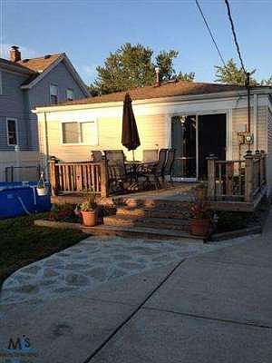 2nd image of 28015 Elmdale St