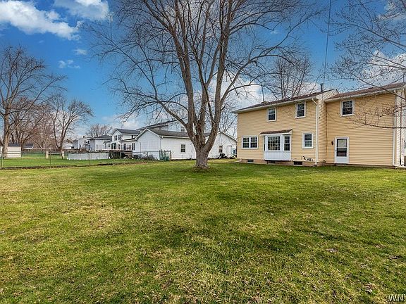 4th image of 928 Baseline Rd