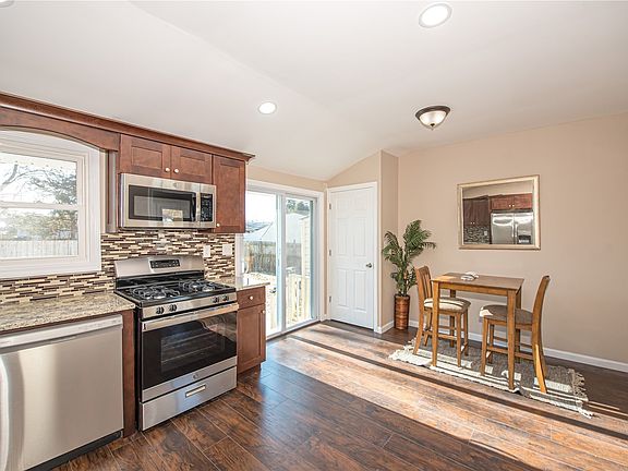 4th image of 33 Birchgrove Dr