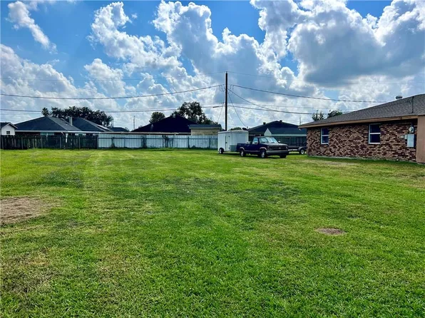 2421 Saint Paul Ct, Violet, LA 70092