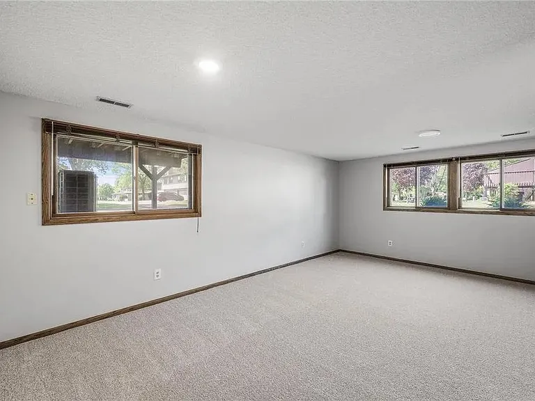 8727 N Maplebrook Cir — Photo 18
