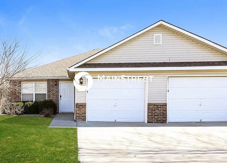 222 Palmer Ct — Photo 1