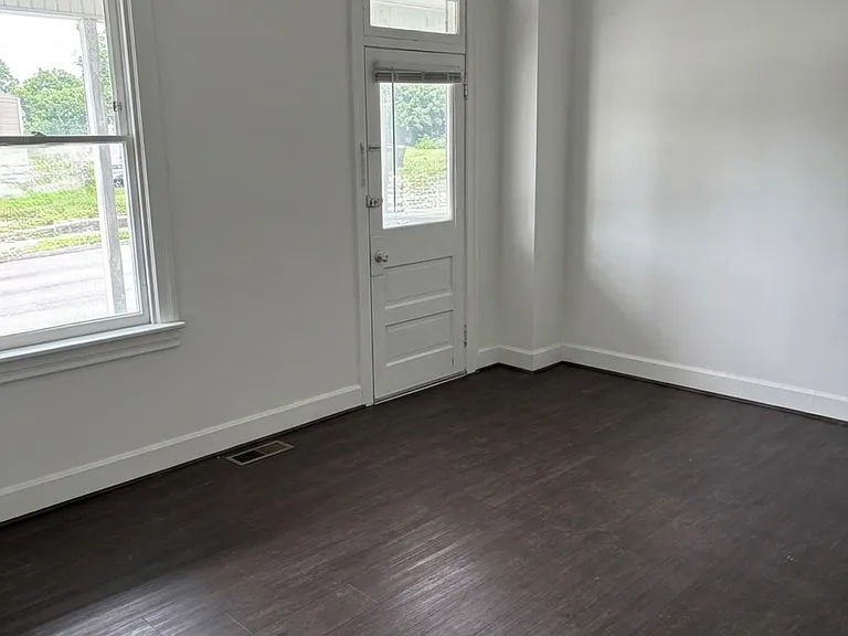812 Salem Ave — Photo 7