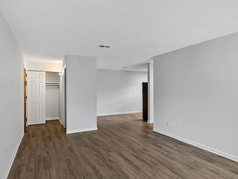 Tall Oaks Apartments — Photo 16