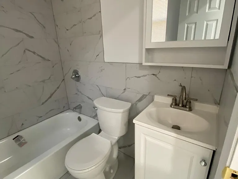 5220 Wayne Avenue — Photo 9