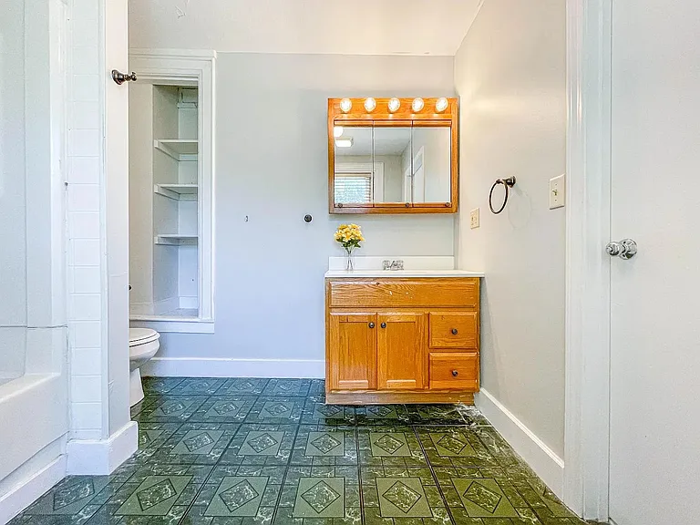 27 Brentwood St #2 — Photo 42