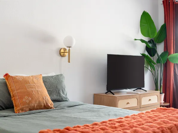 12242 SE Raymond St, Portland, OR 97236