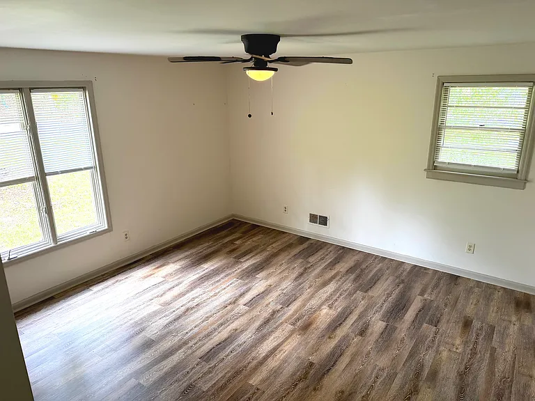100 Penny Ln — Photo 15