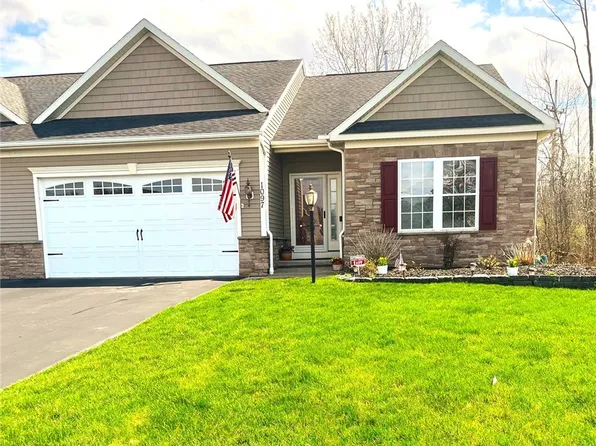 1097 Railway Xing, Webster, NY 14580