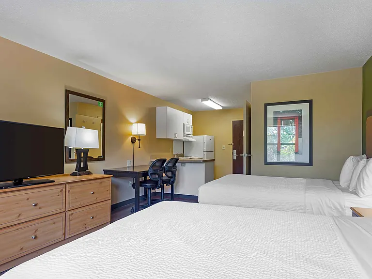 Studio Suite - 2 Full Beds