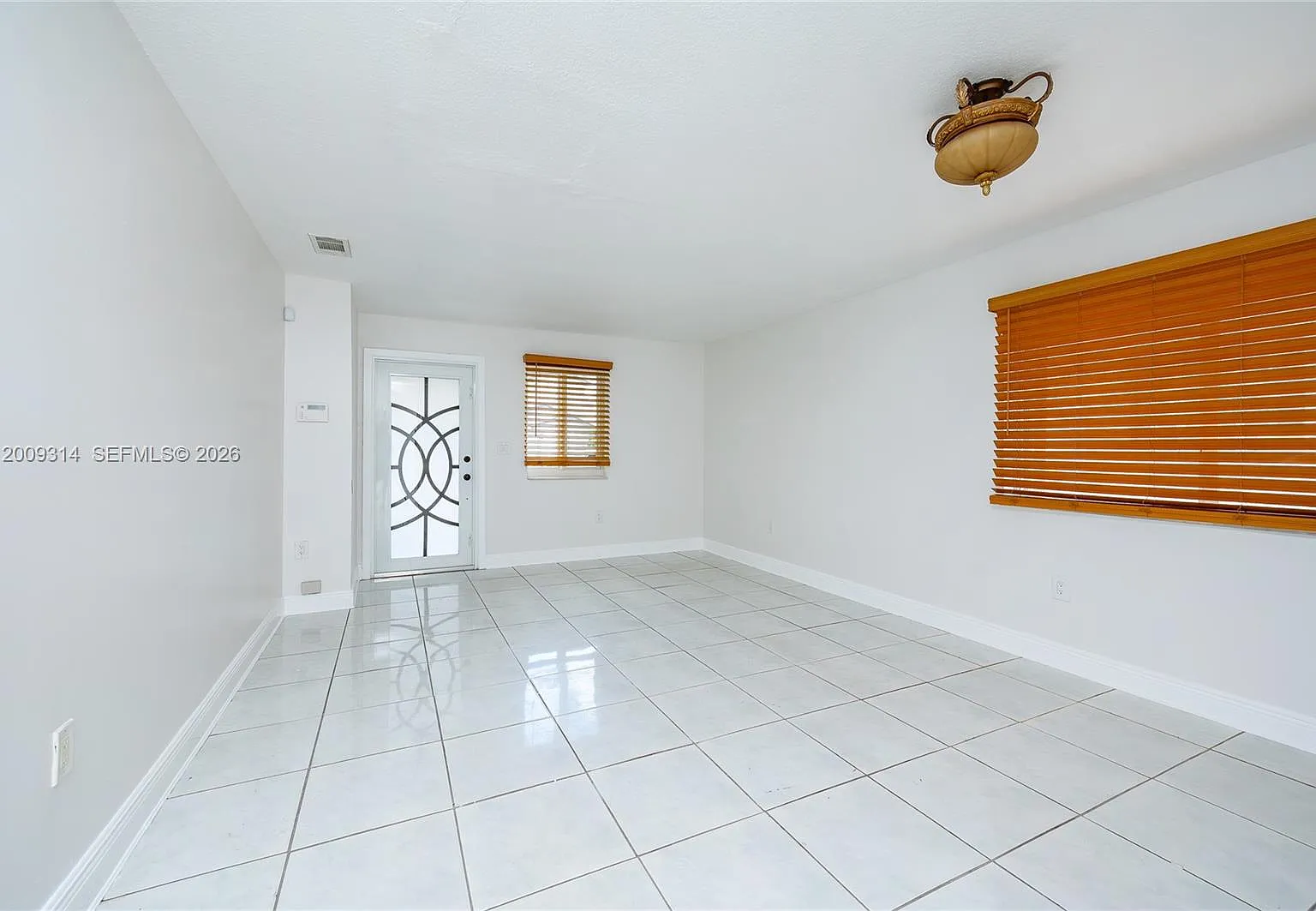 4 bed, 3.0 bath, $3,300 — Photo 2