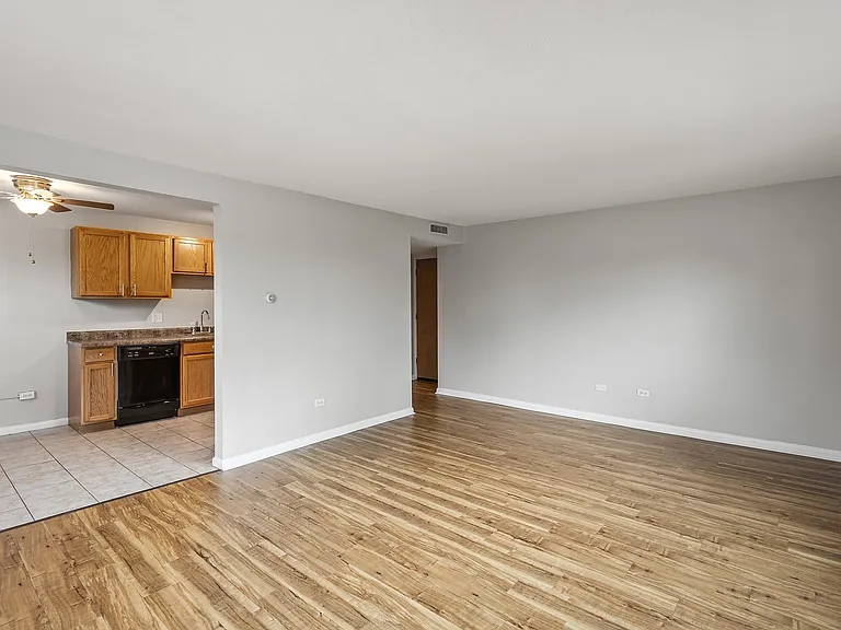 1333 N York St — Photo 40