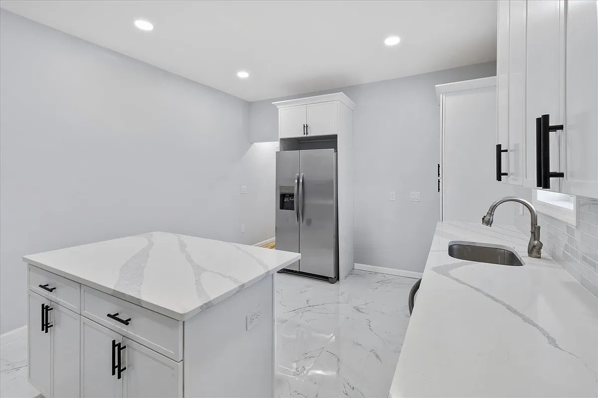3 bed, 2000 sqft, $4,900 — Photo 1