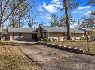 2120 W Lake Dr, Gladewater, TX 75647