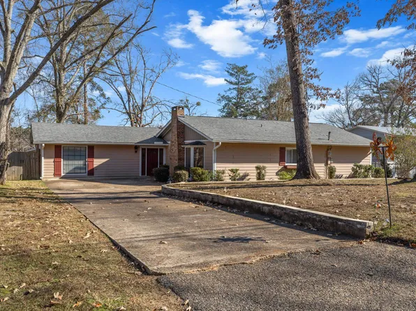 2120 W Lake Dr, Gladewater, TX 75647