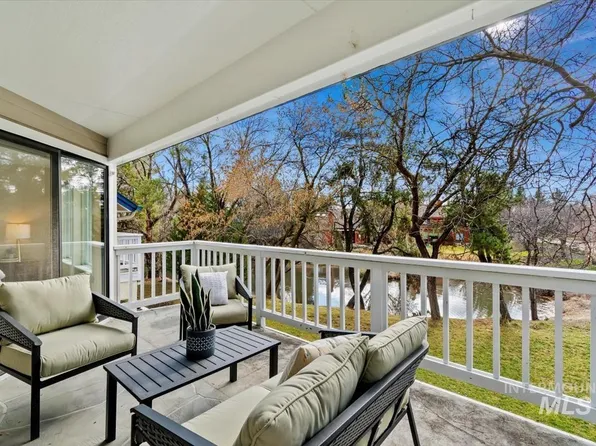 996 E Riverpark Ln, Boise, ID 83706