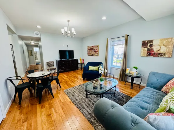 97 De Pasquale Ave APT 1, Providence, RI 02903