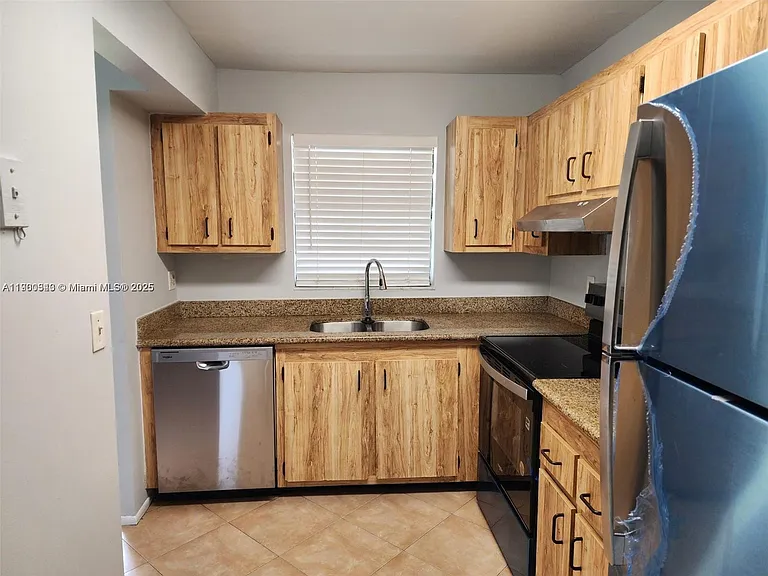 6061 Shakerwood Cir #208 — Photo 4