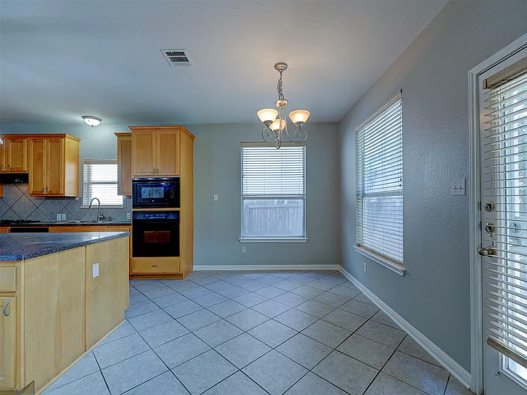 1554 Homewood Cir — Photo 14
