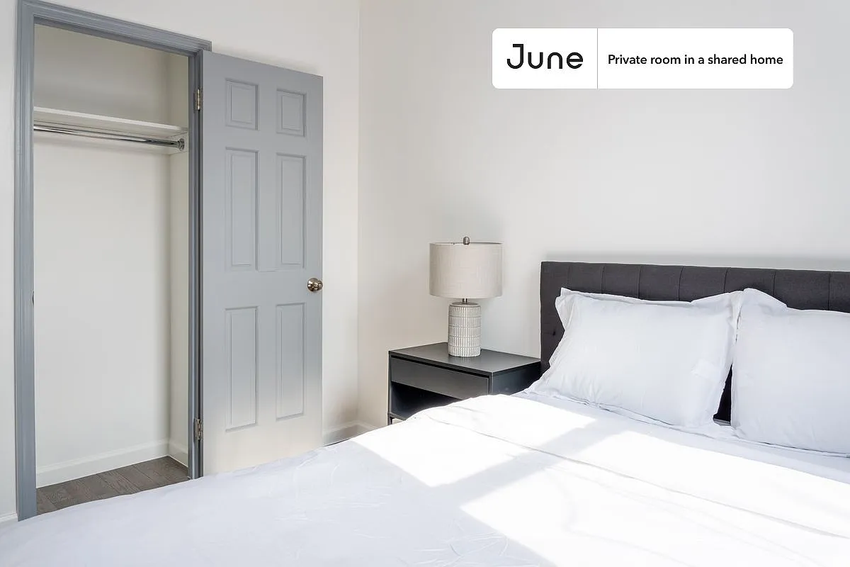 Full bedroom in 4 bed/2 bath home in Astoria #979 D — Photo 3