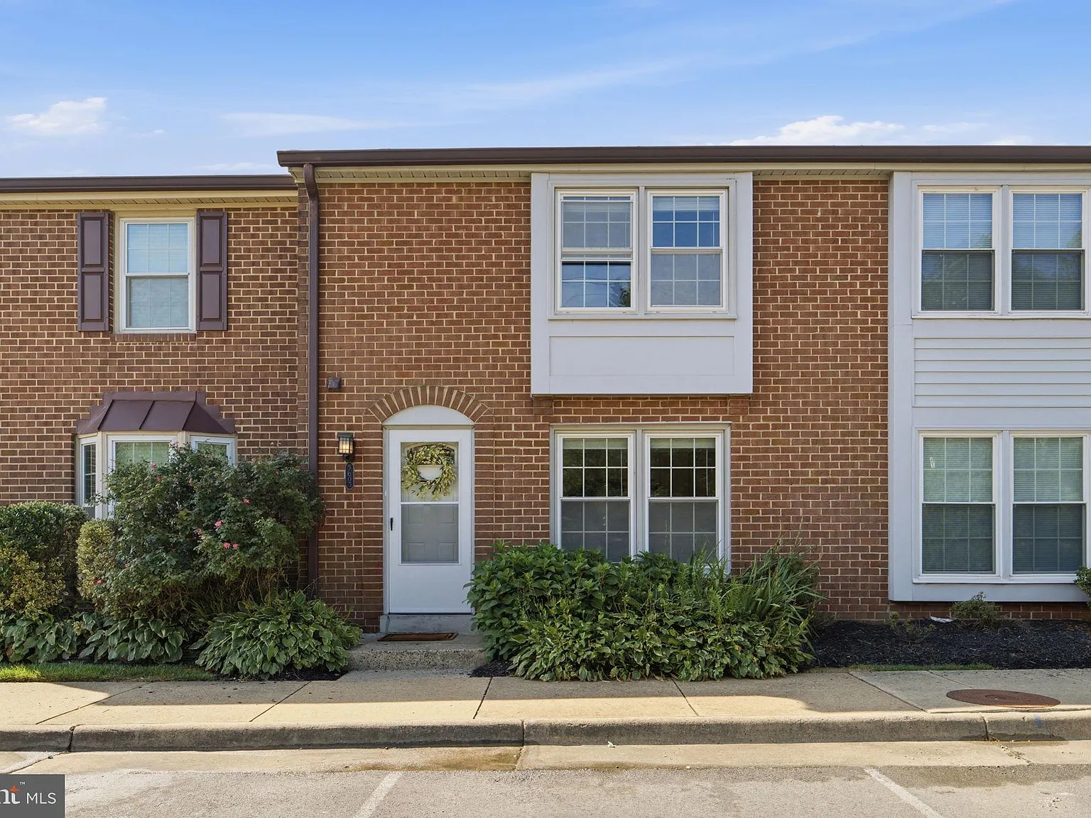 2 bed, 2.5 bath, 1296 sqft, $2,850 — Photo 1