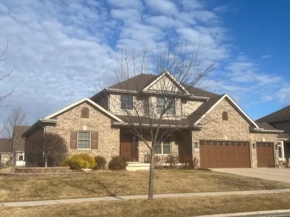 10406 Silver Maple Dr, Saint John, IN 46373