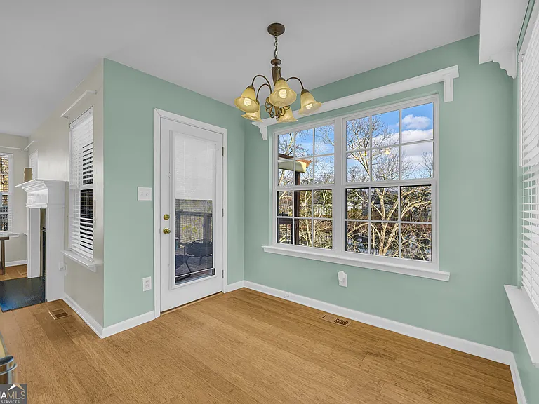 494 Bishop Ct — Photo 7