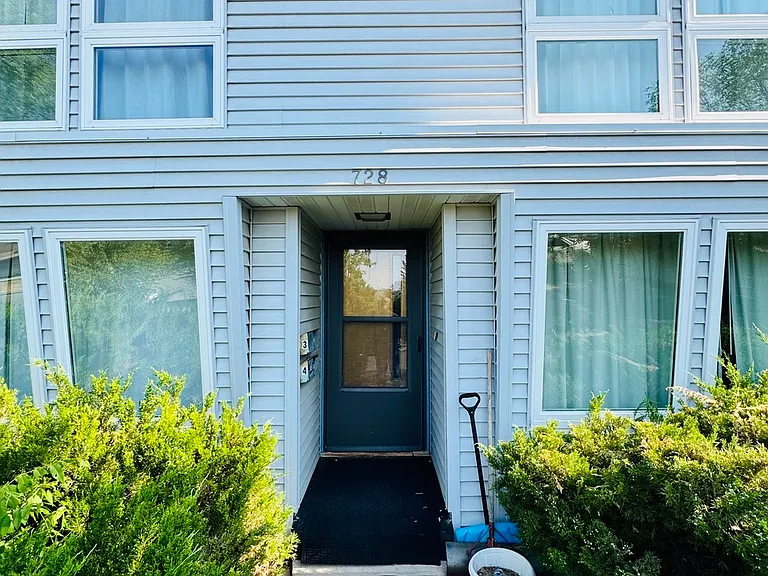 728 Saint Charles St #3 — Photo 2