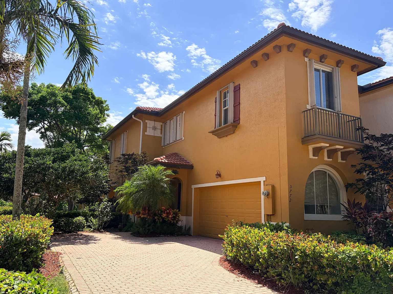 3 bed, 2.5 bath, 2029 sqft, $4,900 — Photo 2