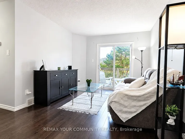 210 Highland Cres #19 — Photo 6