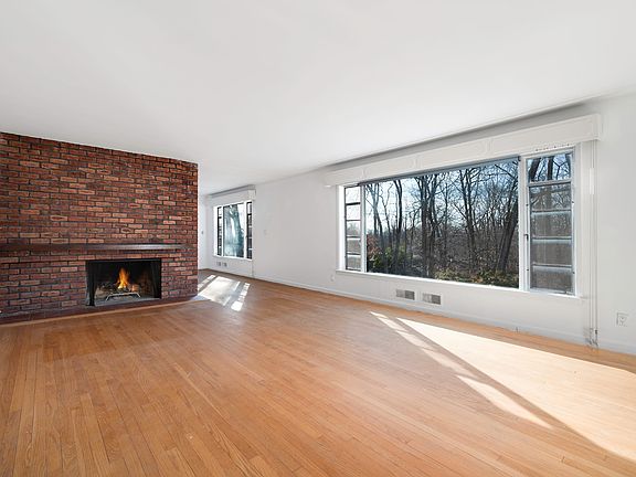 4th image of 530 West St
