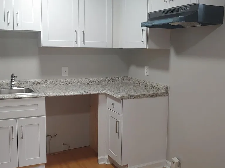 Waters Edge Apartments — Photo 2