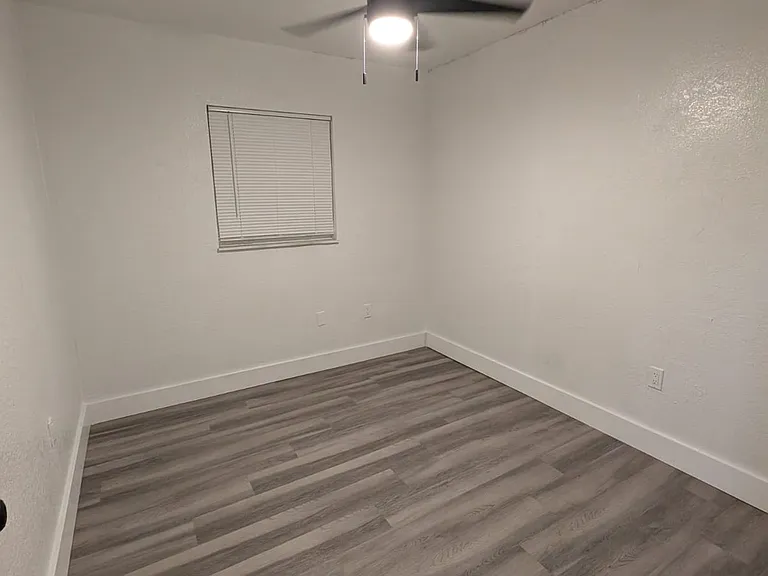 614 Pear St — Photo 11