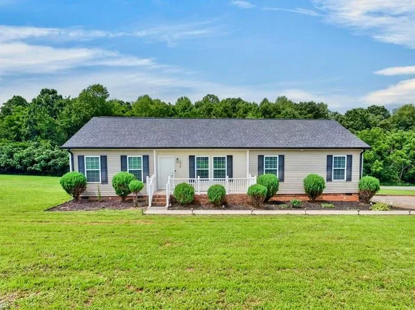 1018 Carson James Dr, Boonville, NC 27011