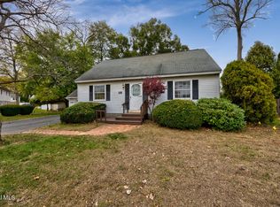 28 Red Fox Dr, Albany, NY 12205
