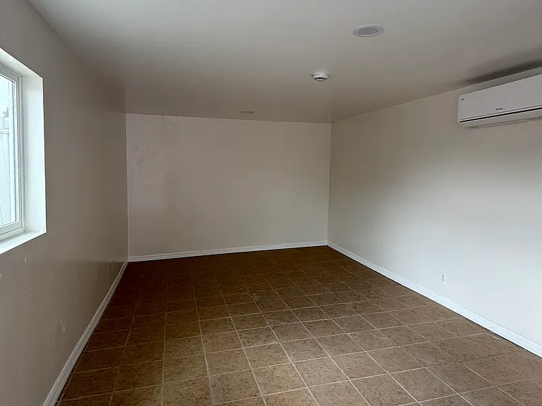 Clay Ave — Photo 5