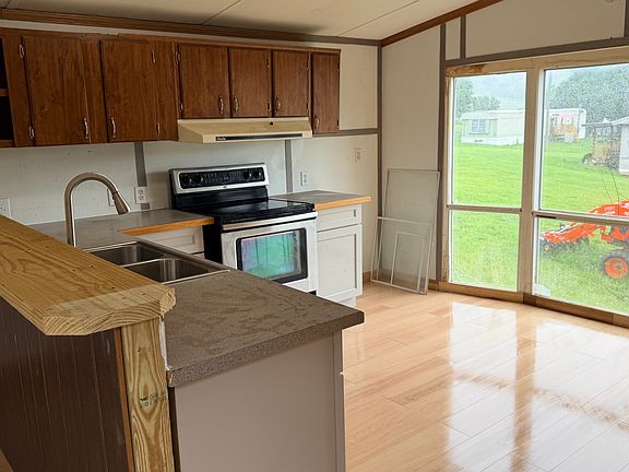 2nd image of 411 Teer Way