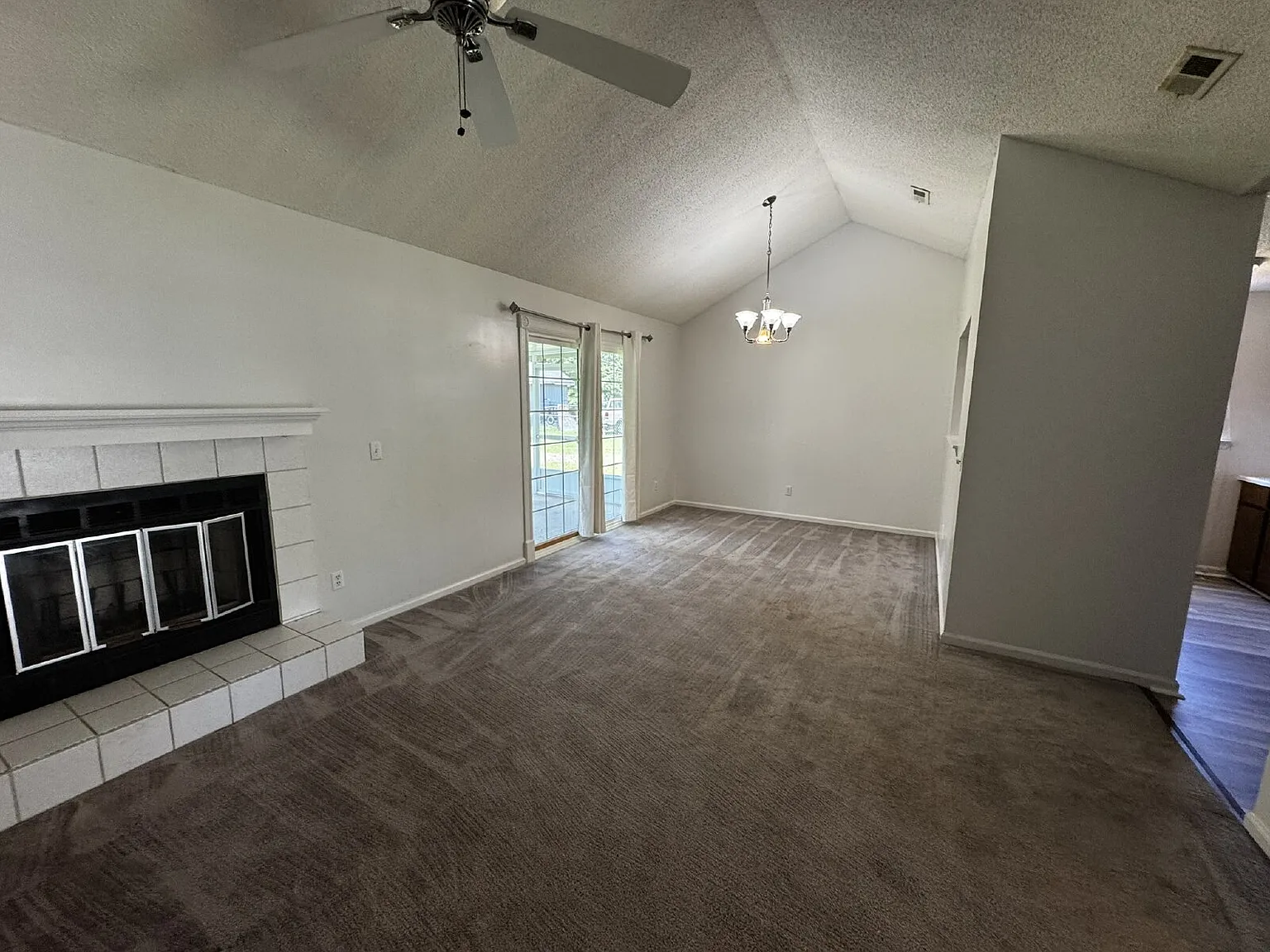 3 bed, 2.0 bath, 1235 sqft, $1,500 — Photo 4