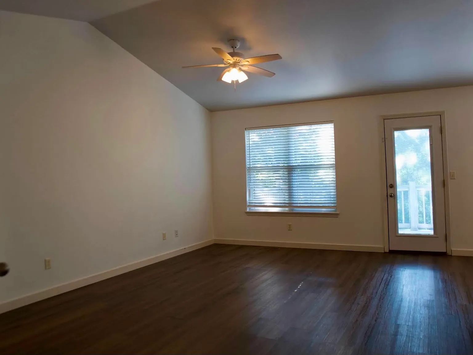 3 bed, 1269 sqft, $1,850 — Photo 2