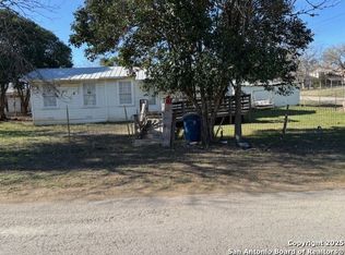 915 Cypress St, Bandera, TX 78003