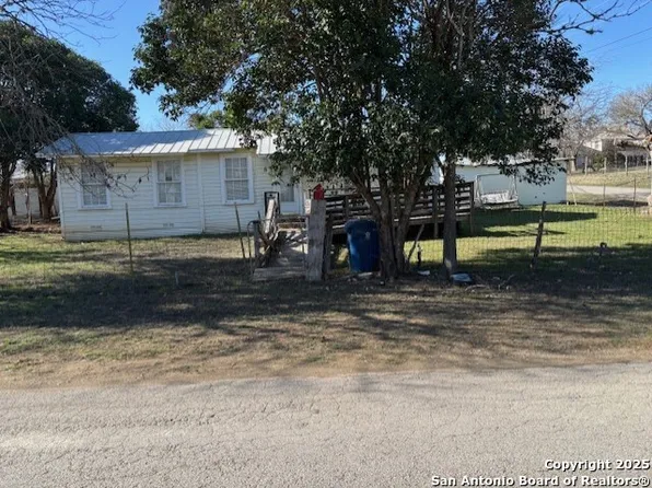 915 Cypress, Bandera, TX 78003