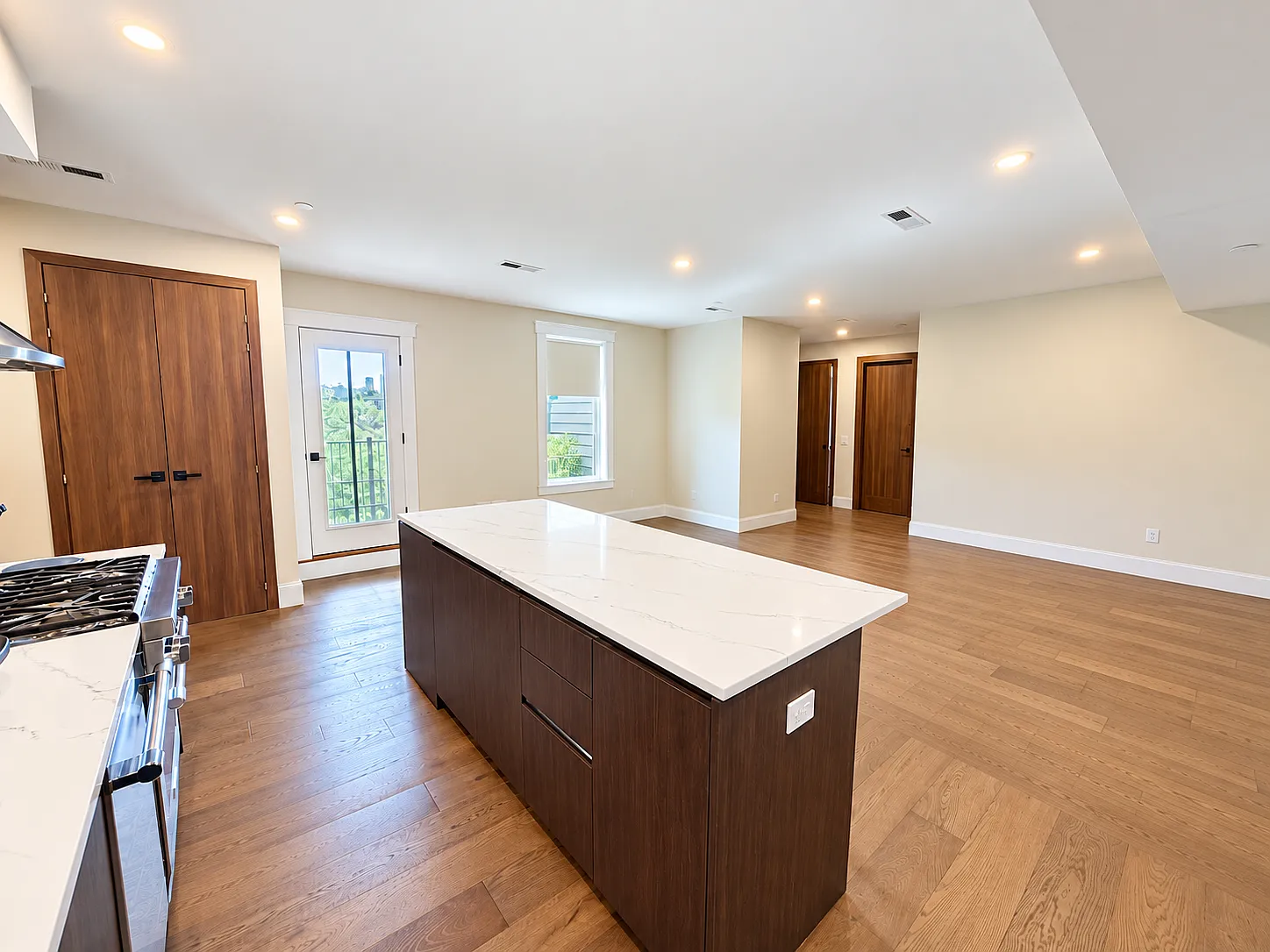 270 Paris St — Photo 2