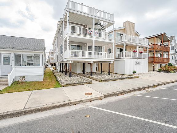 3rd image of 5733 West Ave #1