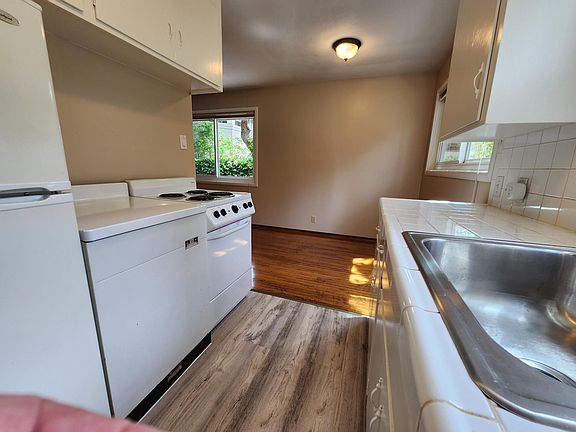 3rd image of 305 Miller Ave #6