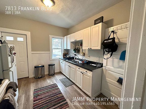 3rd image of 7813 Franklin Blvd
